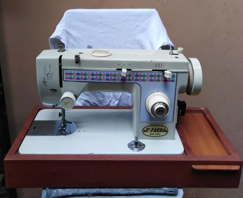 Maquina de coser semi nueva