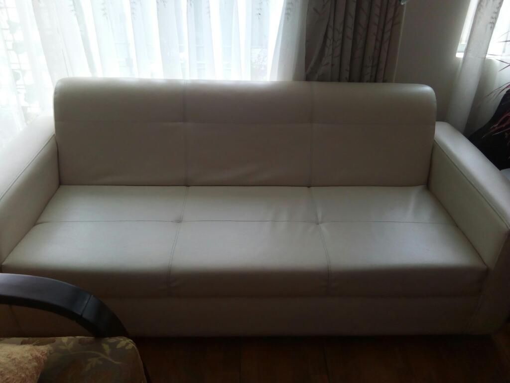 Sofa Tapizado Cuerina Color Beige