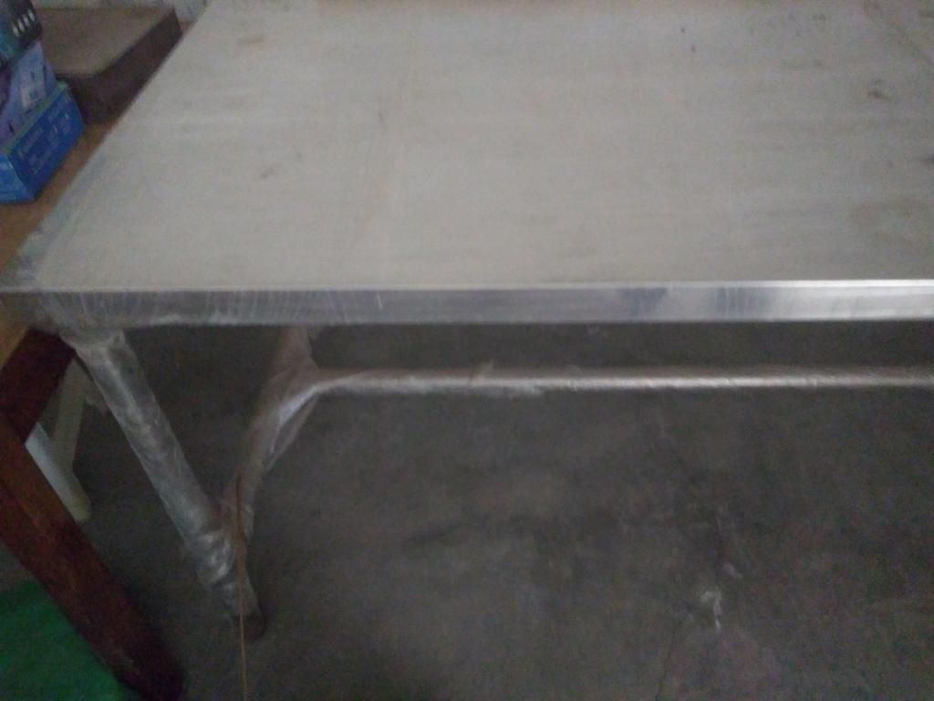 Vendo mesa de 2 x 1 m de acero inox