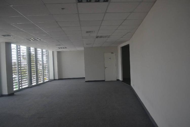 Alquilo Oficina de 195 m² Implementada