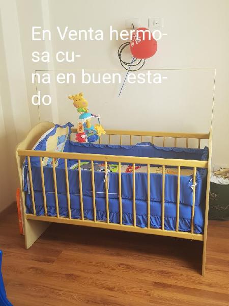 Se Vende Hermosa Cuna con Accesorios