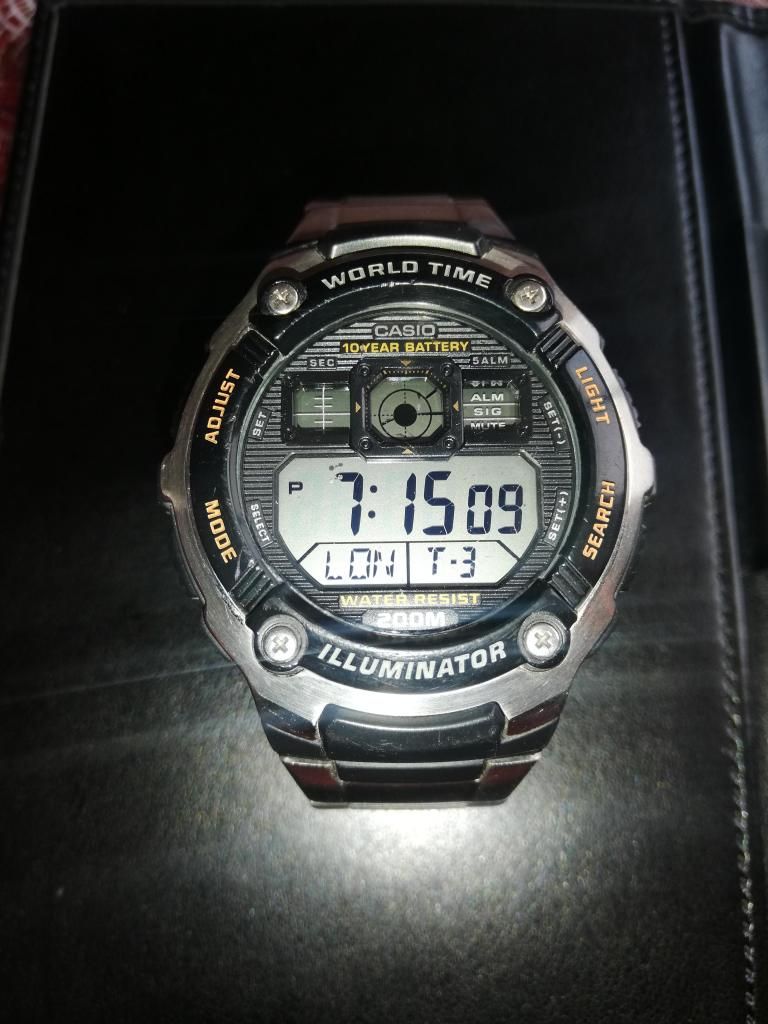 Reloj metlico acuatico marca CASIO