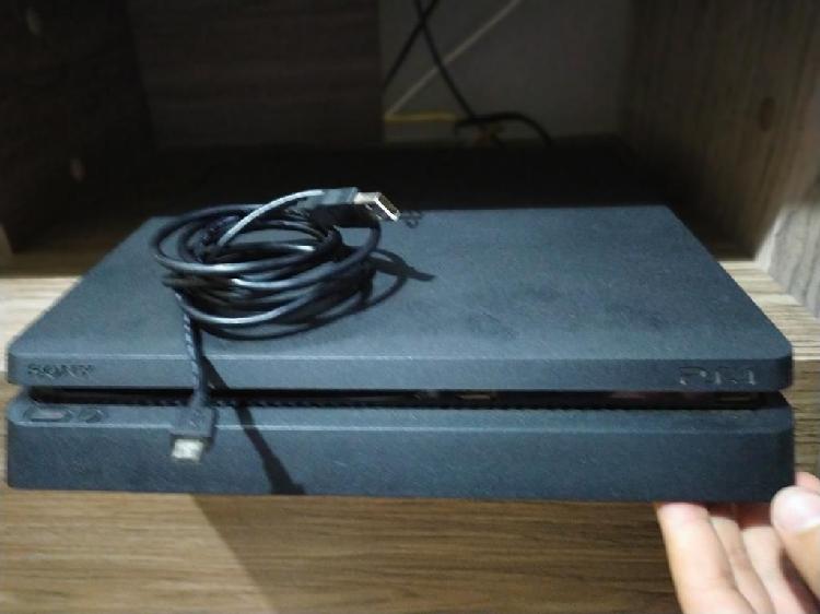 Vendo Ps4 Slim con 11 Juegos