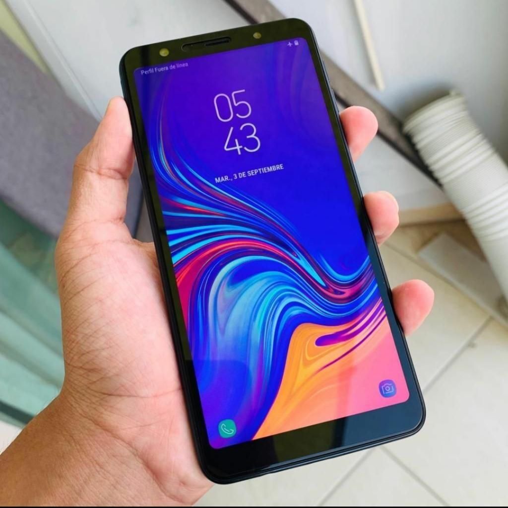 Galaxy A7 Triple Cámara Trasera Impecabl