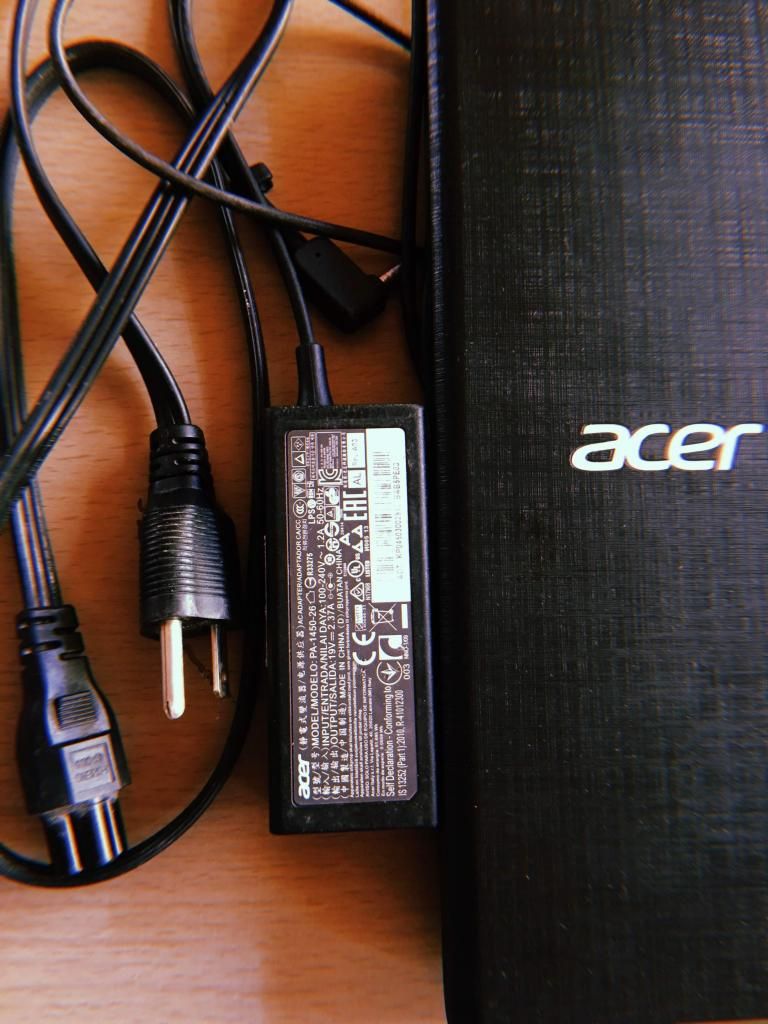 Laptop Acer Intel Core iU con cargador original