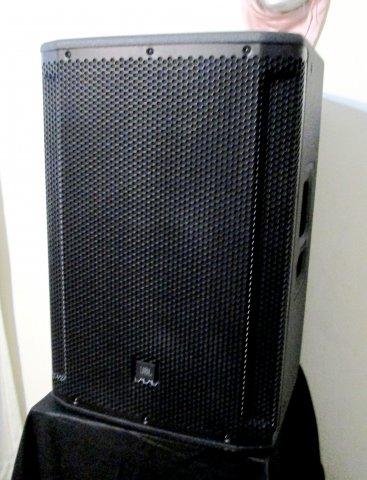 Parlante amplificado JBL Srx815p de 15",2000w