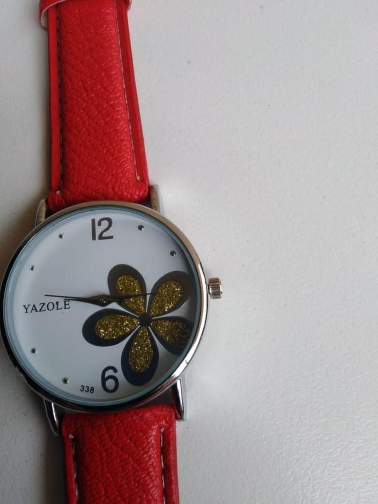 RELOJ PARA MUJER YAZOLE CORREA ROJA ELEGANTE STOCK