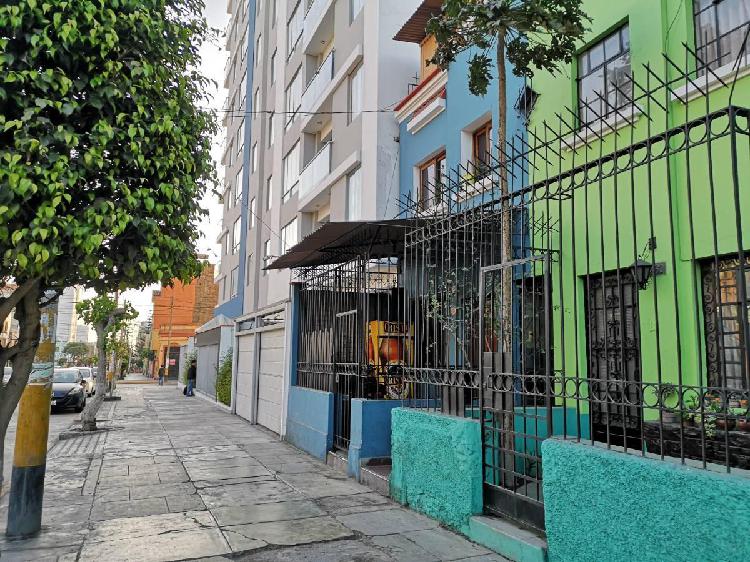 Remate de Casa de Dos Pisos + Aires a 4 Cuadras de La Rambla