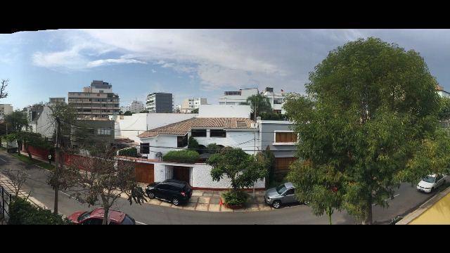 Casa Como Terreno en Miraflores en Venta