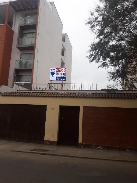 Casa Se Vende Como Terreno en Urb San Juan/ Info: