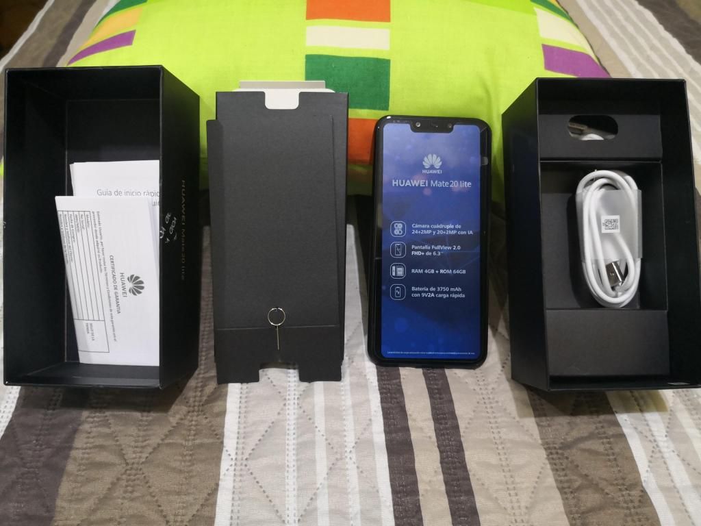 Vendo Huawei 20 lite  Ram 4- 64 Rom S/. accesorios