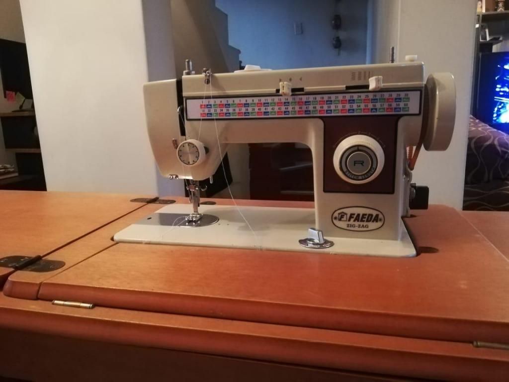 MAQUINA DE COSER SEMI INDUTRIAL