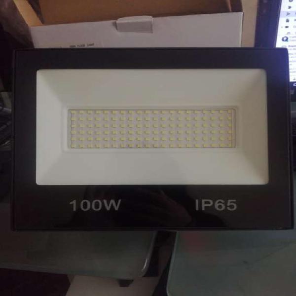 Reflector led 100w alto brillo ilumina como 1000w en Lima