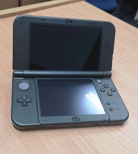 Black Nintendo 3ds Xl Bundle Nintendo, Ac Adapter +3 Juegos