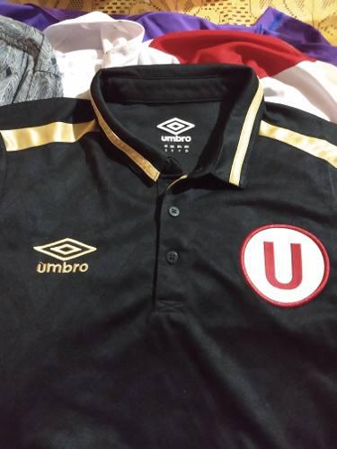 Camiseta De Universitario Color Negro Como Nuevo Original