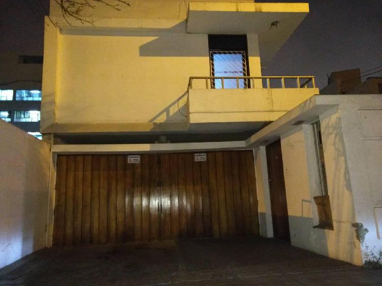 Vendo Casa Como Terreno en Miraflores 440 m, Param 4 Pisos