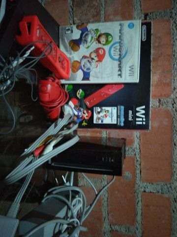 Nintendo Wii Negro + Mando Y Accesorio + Mario Kart Wii