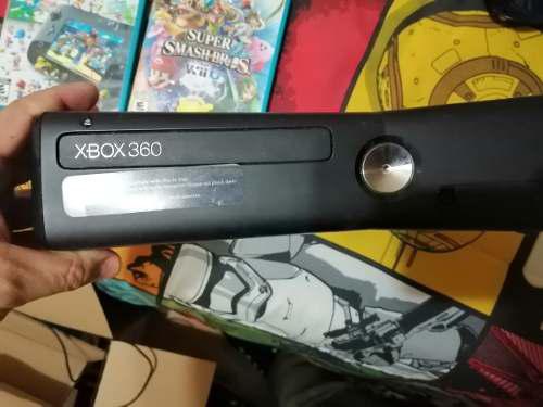 Vendo Xbox 360 Con 4 Juegos Incorporados Y 2 Mandos