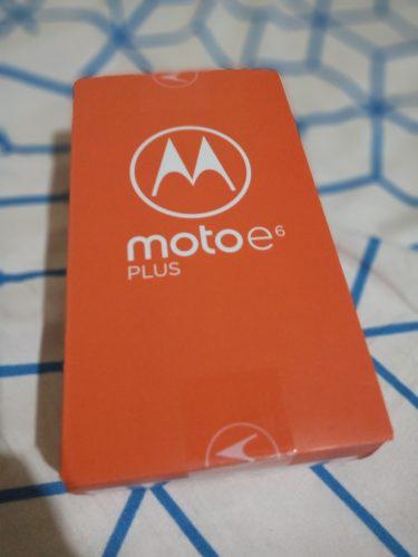 Motorola Moto E6 Plus Grafito + Audífonos Earbuds Sport