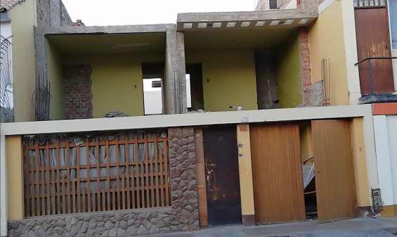 Se vende casa ubicada en zona exclusiva de san isidro en Ica