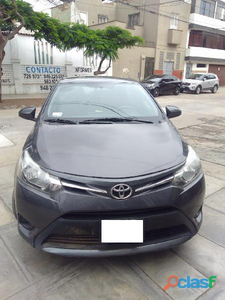 Toyota Yaris 2015 en excelente estado con aire acondiconado