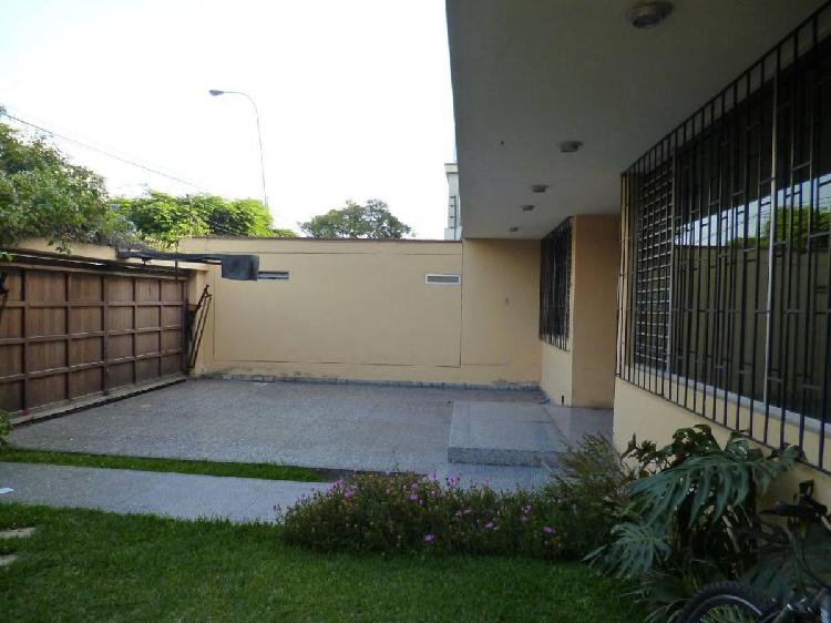Vendo Casa 360 m² en Ernesto Montagne, Aurora, Miraflores.