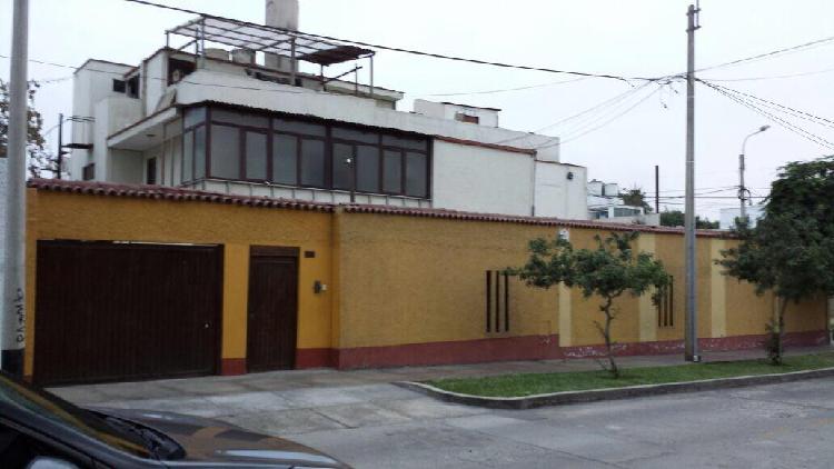 Vendo Casa/terreno 325 m² Esquina Urb. El Rancho