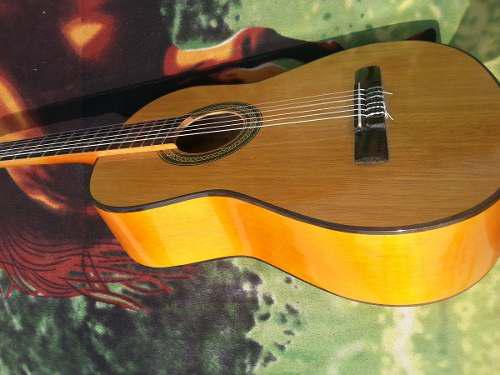 Guitarra Acústica Clásica, Amarilla Pino
