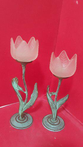 Par De Antiguos Portavelas De Bronce Con Forma De Tulipan