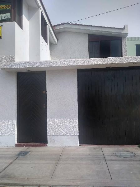 Se Vende Casa Amplia en La Av. Tahuaycani