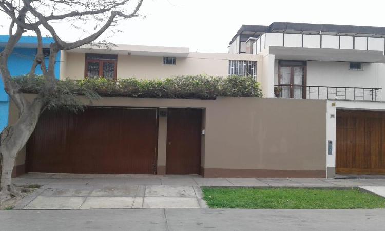 Venta de Casa en Santiago de Surco por Remodelar Frente a