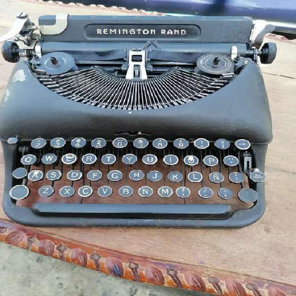 Antigua máquina de escribir remington año