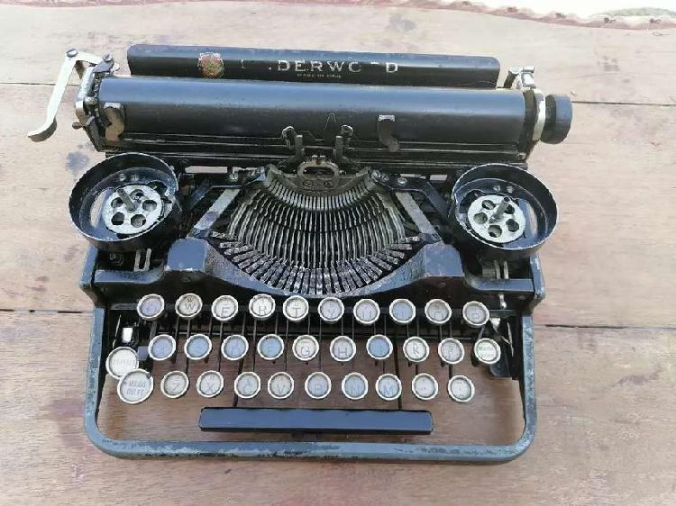 Antigua máquina de escribir underwood de