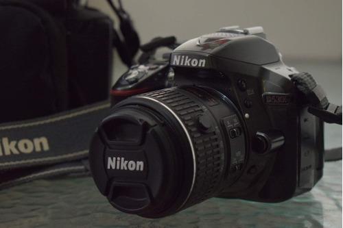 Cámara Nikon D5300 Con Su Lente Kit 18-55 Af-s Y Accesorios