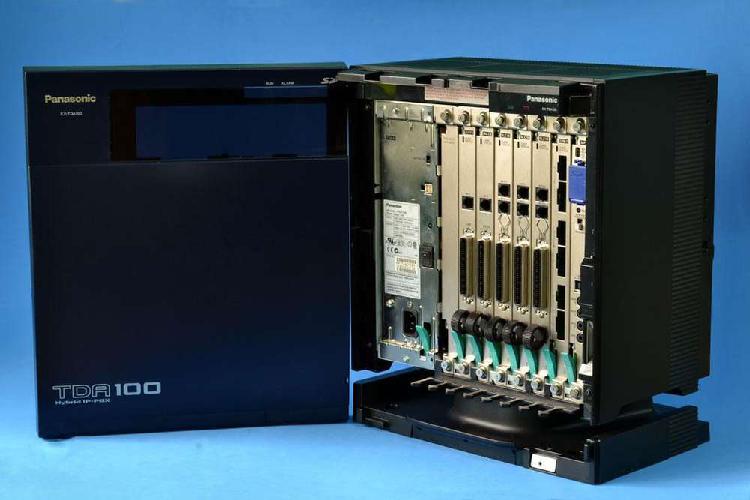 Central Telefónica Panasonic KX-TDA100 con capacidad para
