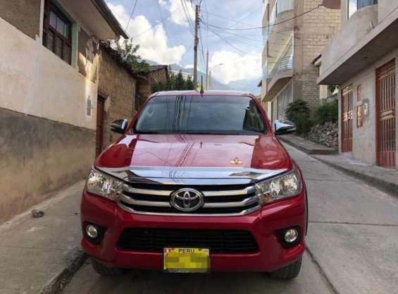 Toyota hilux en La Oroya