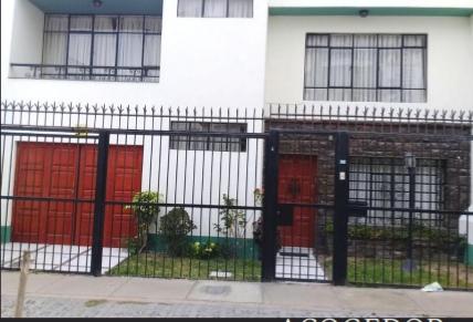 Vendo acogedora casa urb san roque surco en Lima