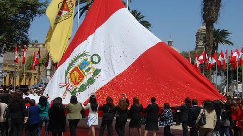 Banderas, banderines en Lima