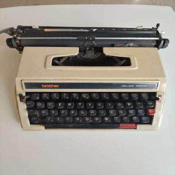 Máquina de Escribir Brother DeLuxe 762TR