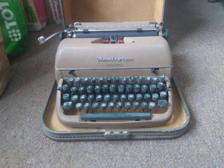 Máquina de escribir antigua