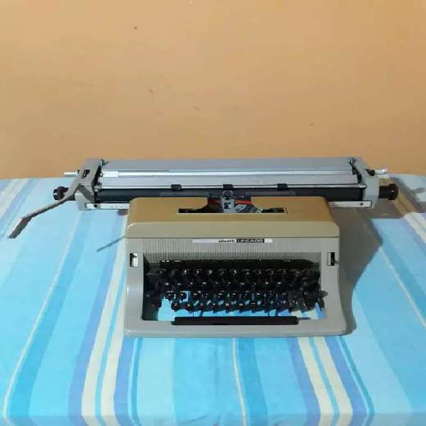 Maquina de escribir carro ancho en Santa Anita