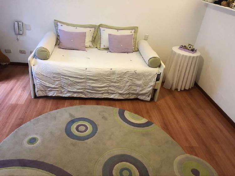 REMATO JUEGO DORMITORIO (cama, mesa de noche, alfombra,