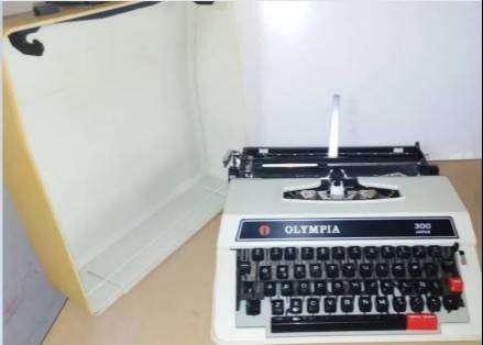 Máquina de escribir OLYMPIA