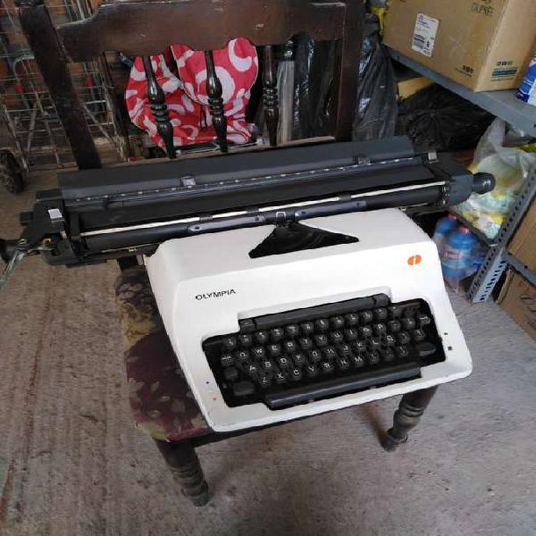 OLYMPIA, máquina de escribir.
