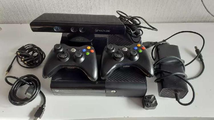 Xbox 360 + kinect + 2 mandos + cuatro juegos.