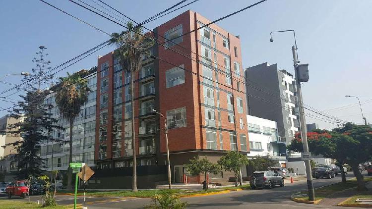 DUPLEX ILUMINADO CON DISEÑO DE VANGUARDIA EN MIRAFLORES