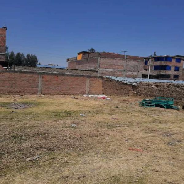 Se oferta terreno ubicado entre Manuel Escorza y la avenida