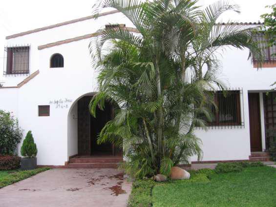 Vendo casa en av. golf los incas