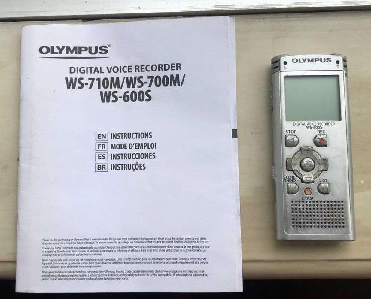 Grabadora digital Olympus WS-600s, ultra portátil.