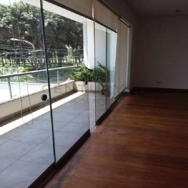 Se vende moderno departamento con magnifica vista en